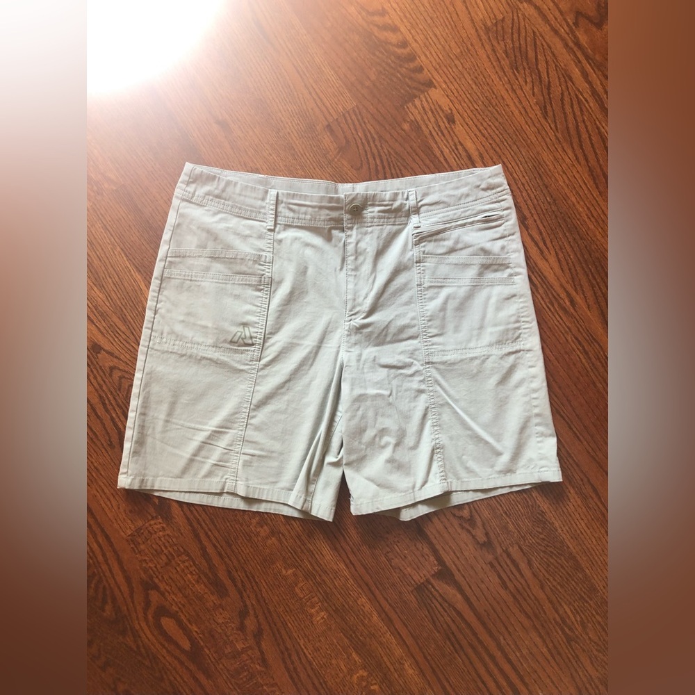 Eddie Bauer Pale Green Shorts - Size 16